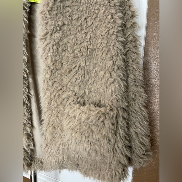 Crazy 8 Girls Faux Fur Lightweight Hooded Coat Furry Jacket Size 10/12 - Picture 5 of 9